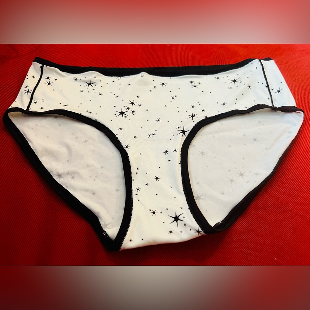 Victoria’s Secret panties. Size M. New with tags